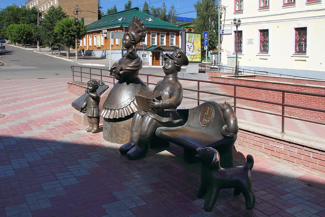Памятник Дымковской игрушке