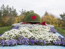 Мемориал солдатская каска (Оренбург)