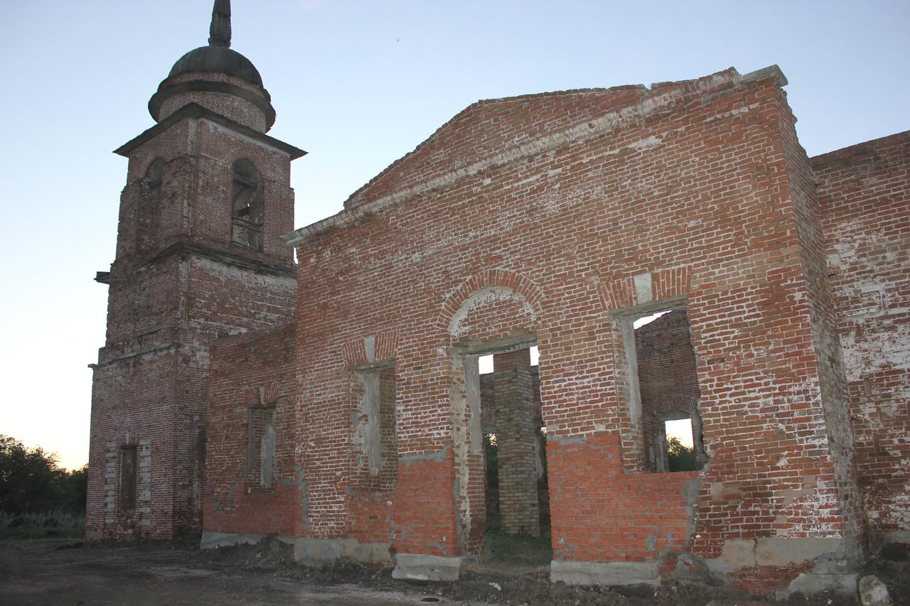 Заброшеная церковь (Никольское)