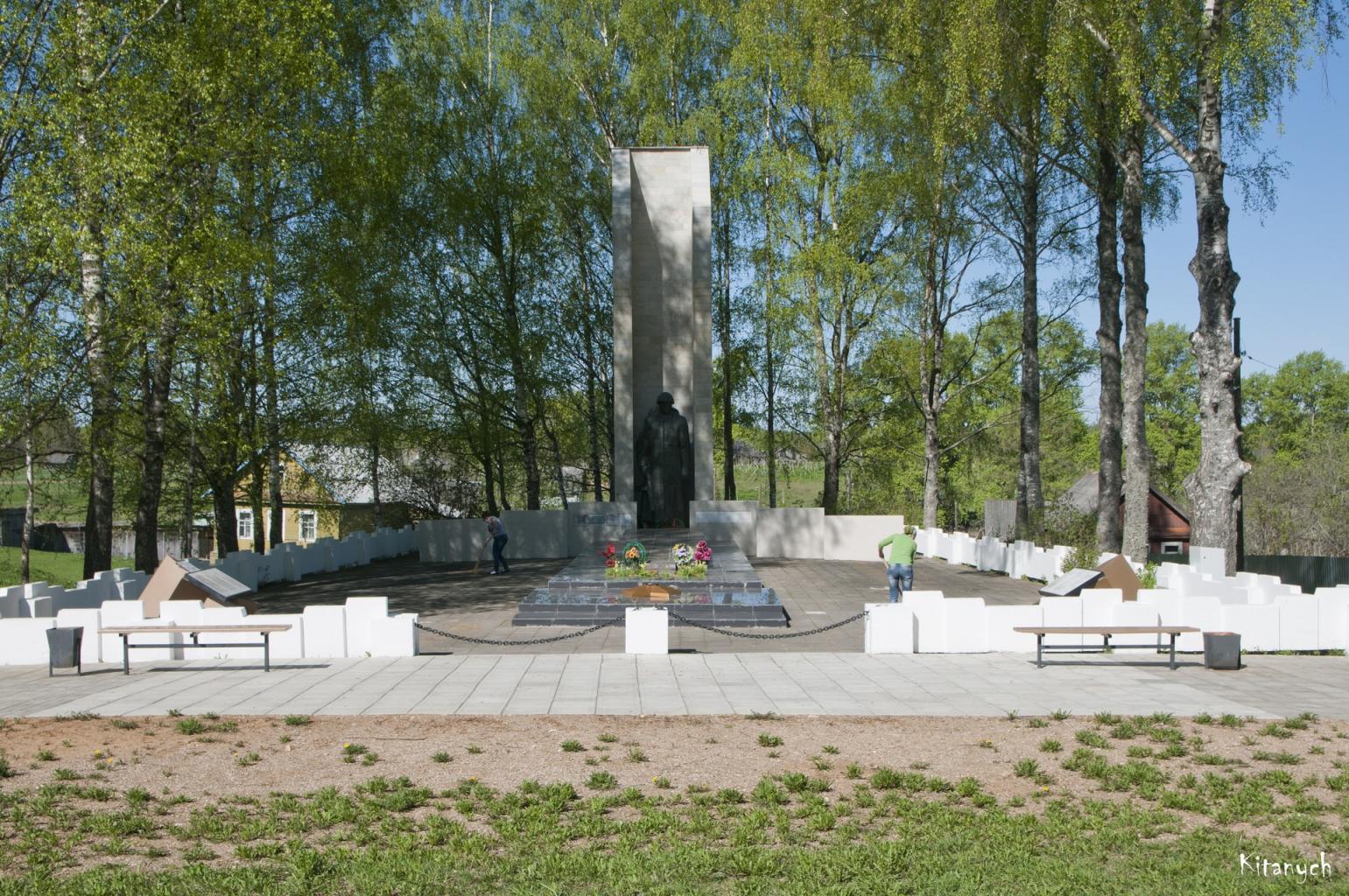 Памятник ВОВ (Холмец)